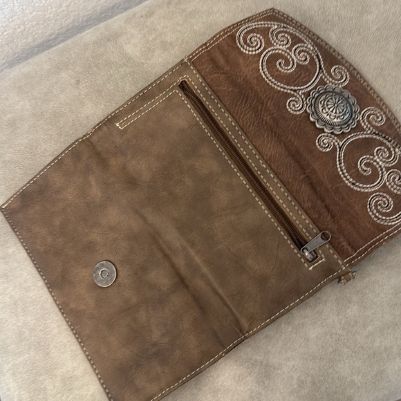 Blazin Roxx Concho Wallet Clutch Wristlet Brown Embroidery - Picture 8 of 9